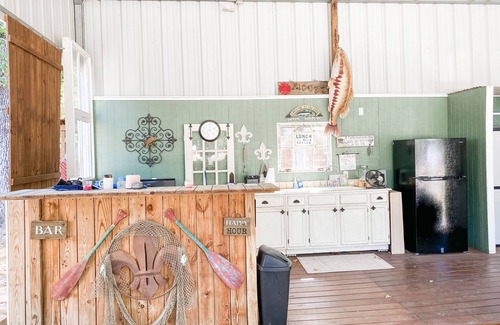 Brookeland House | A Fisherman's Fantasy- Walking distance to Mill Creek Park!