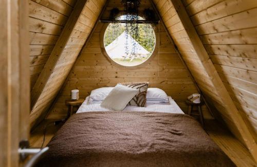 Jubbega Cabin | A-Frame Vijverhuisje met uitzicht over de vijver