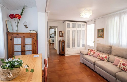 Urunuela House | A garden among the vineyards, for 4