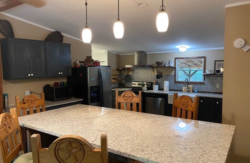 Smithville House | A get-away that's not too far away. Only 15 minutes to Bastrop shopping, dining.