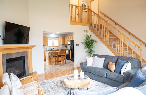 Grimes House | A Grimes Family Getaway near Des Moines with Seasonal Swimming Pool Sleeps 12