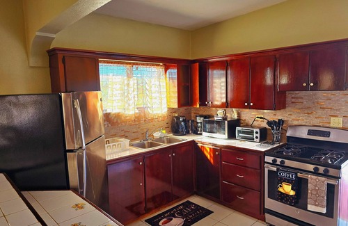 The Valley House | A Home away from Home, Just 2 Minutes from White Sandy Beach, Bar and Restaurant