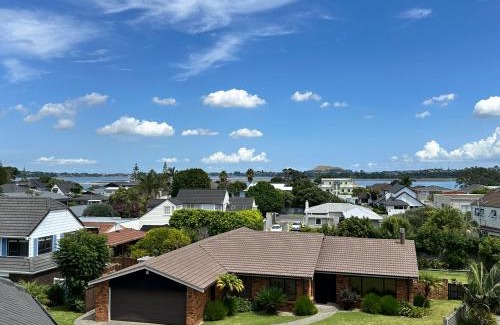 Bucklands Beach Villa | A Home Away from Home - Bucklands Beach Luxury 3-Bedroom Garden Villa