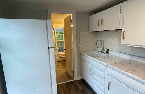 East Hartford Apartment | A homely atmosphere tailored for traveling professionals seeking comfort.