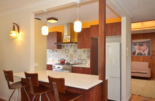 Burleigh Heads House | A house with a view and a seabreeze - a home in the trees where the birds sing!