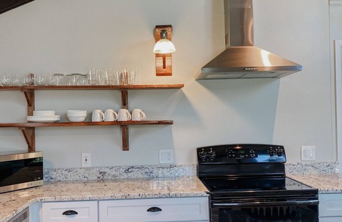 Ocean Sands House | A Jolly Boat-A FEW STEPS TO BEACH-ocean side Corolla. Perfect for families!n