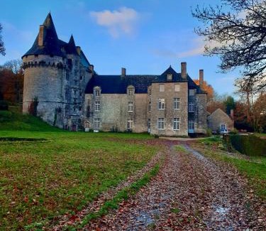 Saint-Guyomard House | A l'ombre du château, Dépendance de caractère