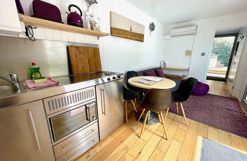 Brightlingsea Cottage | A lee wick farm accommodation that sleeps 4 guests in 1 bedroom