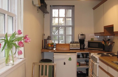Kelso Apartment | A light & spacious flat, overlooking ruins of Kelso Abbey, close to town centre.