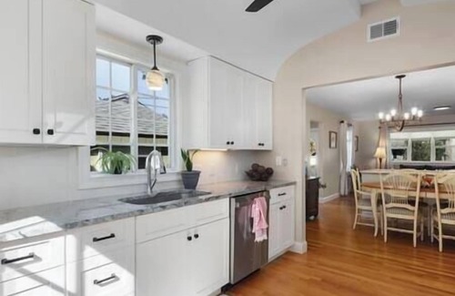 Southington House | A+ location*Classy Clean Fully Remodeled*Sleeps 6*