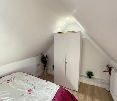 Gooshays Apartment | A Lovely and Cosy Studio Apartment