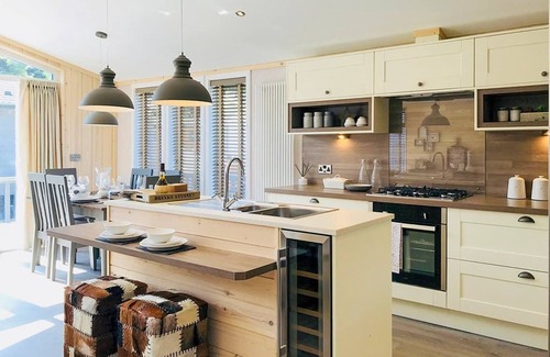 Bury St Edmunds Ski Chalet | A luxurious lodge with one master double with en suite shower room.