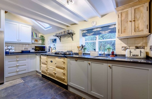 Ebrington Cottage | A Luxury Family Friendly Holiday Cottage in the Cotswolds - Spring Cottage