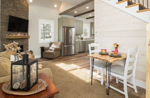 Shenandoah Cabin | A majestic, water's edge retreat on the banks of the Shenandoah River