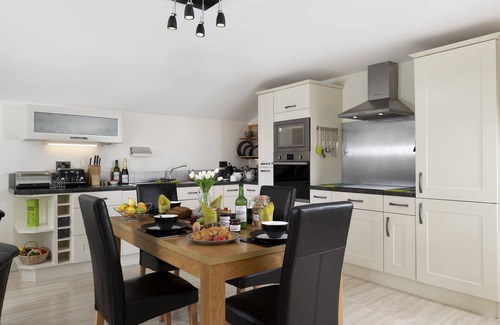 Leominster Cottage | A marketing that sleeps 4 guests in 2 bedrooms