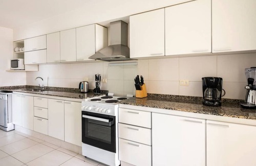Aidy Grill Apartment | ¡A Metros de la Playa! Depto Ideal Para Familias, con Piscina y Sala de Juegos