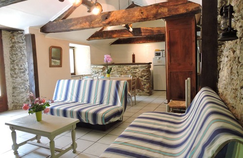 Montredon-Labessonnie Cottage | A miller's house in the quiet countryside for 2 people, pets welcome