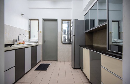 Tampoi Apartment | A Modern 3BR Home Near Danga Bay, Free Parking