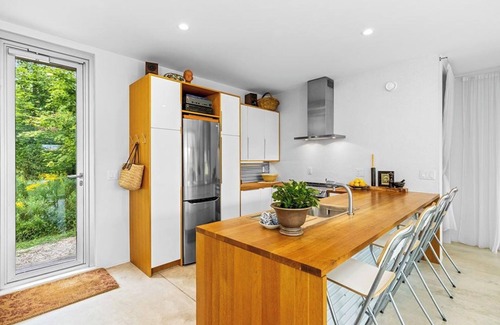 Grey Highlands House | A Modern Home on Top of the Beaver Valley with Direct Access to the Bruce Trail.