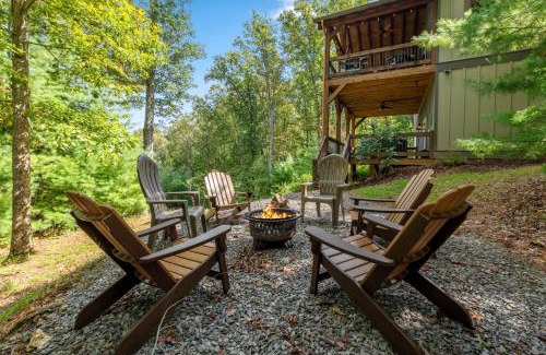 Morganton House | A Mornings Mist - Scouts Overlook - Romantic Retreat, Hot Tub, Cozy Fireplace, Mountain Views at Scouts Overlook -