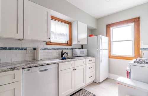Rochester House | A "Most-Loved" Craftsman home, great location & amenities, A/C, WiFi, parking