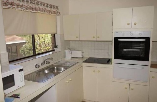 Rockingham Apartment | A neat & tidy 2 bedroom unit by the bay