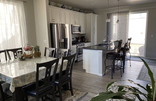 Thornton House | A nice private room @ the JJs!