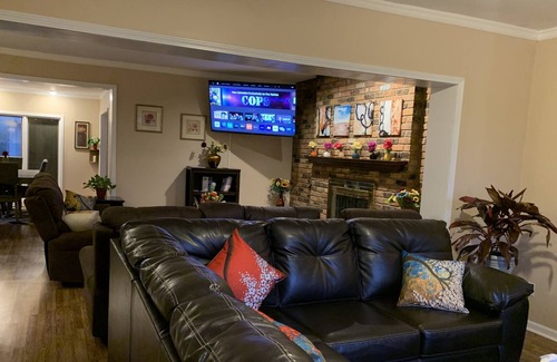 West Bloomfield House | A peaceful golf and lake community.