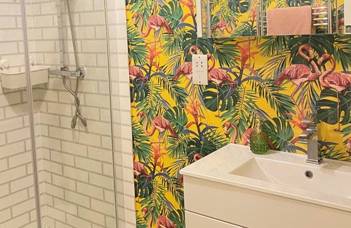 Heaton House | A Perfect And Relaxing Place to Stay in Romford Connected to Elizebeth Line