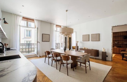 8th Arrondissement Apartment | A PERFECT COMBINATION OF PARISIAN CHARM & MODERN COMFORT – CHAMPS ELYSEES