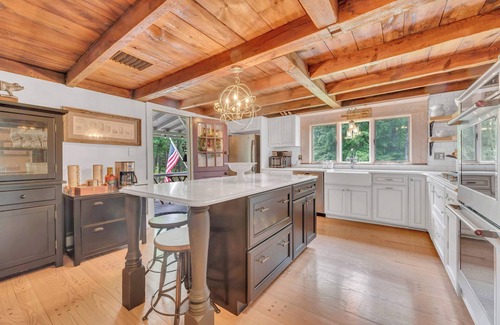 Rowland House | A perfect couples fall getaway
