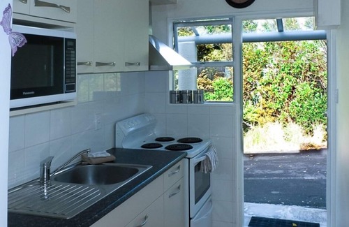 Castor Bay House | A perfect holiday home in native bush tranquility