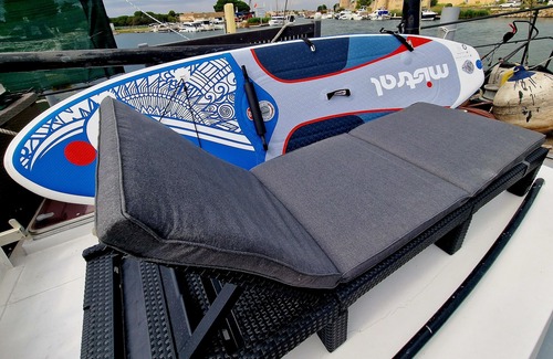 Aigues-Mortes Boat Rental | A permanently moored House Boat