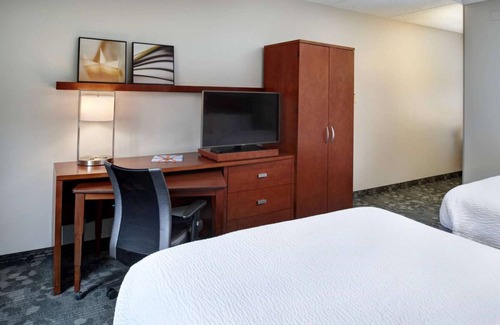 Brookfield Hotel | A Place You'll Surely Enjoy! 2 Spacious Units, Swimming Pool, Pets Allowed!