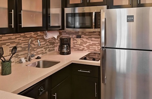 Plantation House | A Place You'll Surely Enjoy! with FREE Breakfast, Outdoor Pool, Pets Allowed!