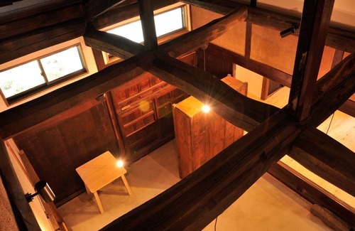 Chino House | A quaint space renovated from a 120yearold folk / Chino Nagano