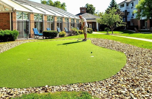 Mishawaka Hotel | A quick drive away from Potawatomi Zoo! Kid-friendly Accommodation! Indoor Pool!