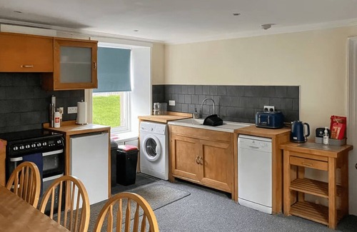 Glenmorangie Apartment | A quirky 2-bedroom town house just out of the centre of Tain.