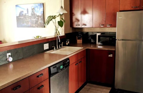 Highland House | A Rare find- Bright & Charming Central Austin Home- 3bedroom in the heart of ATX