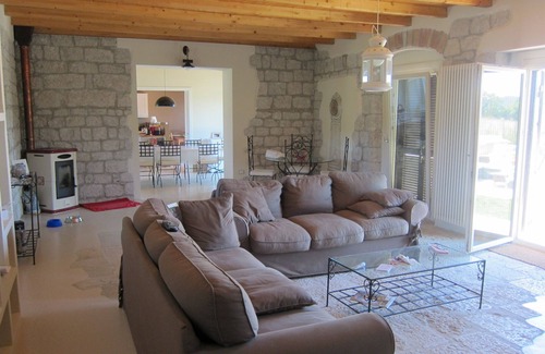Pontelandolfo Villa | A relaxing vacation in the hills with a pool