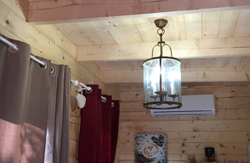 Barjols Cabin | A romantic garden hut with balneotherapy