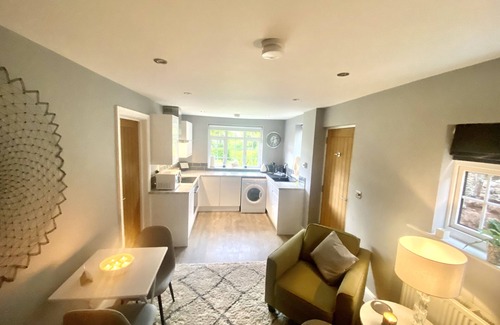 Chester Apartment | A short walk to the City, with free parking: this place oozes class!