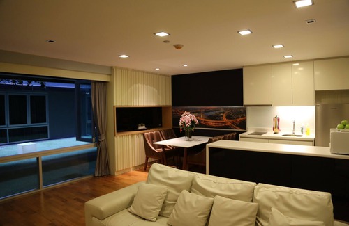 Silom Condo | A Spacious 1 Bedroom Condo in Bangkok CBD, 1 minute walk from Sky train
