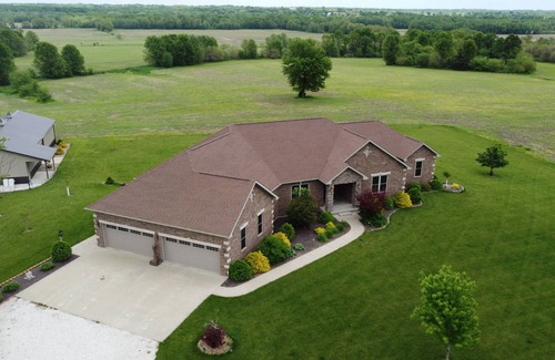Brookfield House | A spacious 6,000 sq. ft. serene lodge setting. Sleeps up to 12