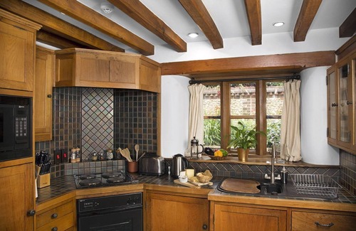 Sibford Gower Cottage | A spacious and luxurious retreat for couples near Great Tew