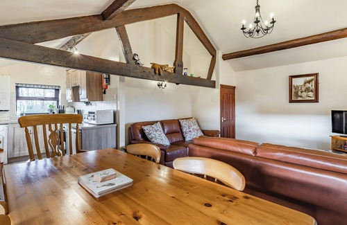 Poulton-le-Fylde Cottage | A spacious cottage with a first floor living space boasting far reaching views.