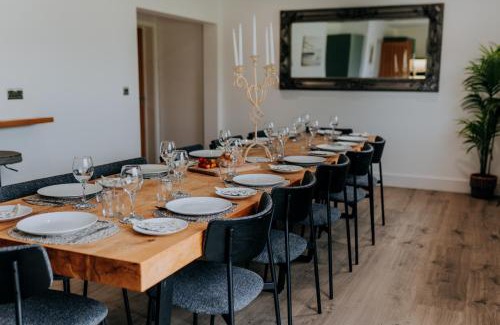 Llanarthney House | A Spacious Countryside Retreat for up to 16 Guests