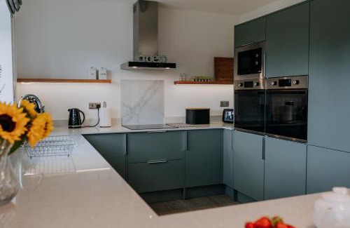 Llanarthney House | A Spacious Countryside Retreat for up to 16 Guests