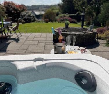 Kington House | A spacious hidden gem with hot tub, lovely garden & views