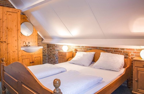 Losser House | A spacious vacation home located on an estate.